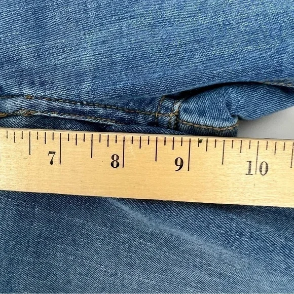 NWT KENSIE Jeans Women’s Bermuda Blue Jean Shorts Sz 6/28 Medium Wash Distressed - Picture 13 of 14